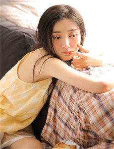 美女被吸